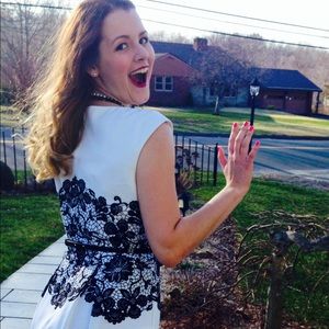 WHBM White w/Black sleeveless Dress